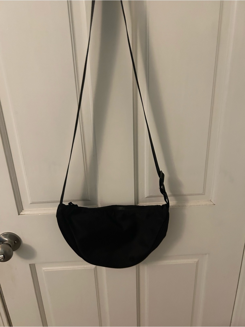 Classic Black Crescent Crossbody Bag - Sleek Everyday Carry